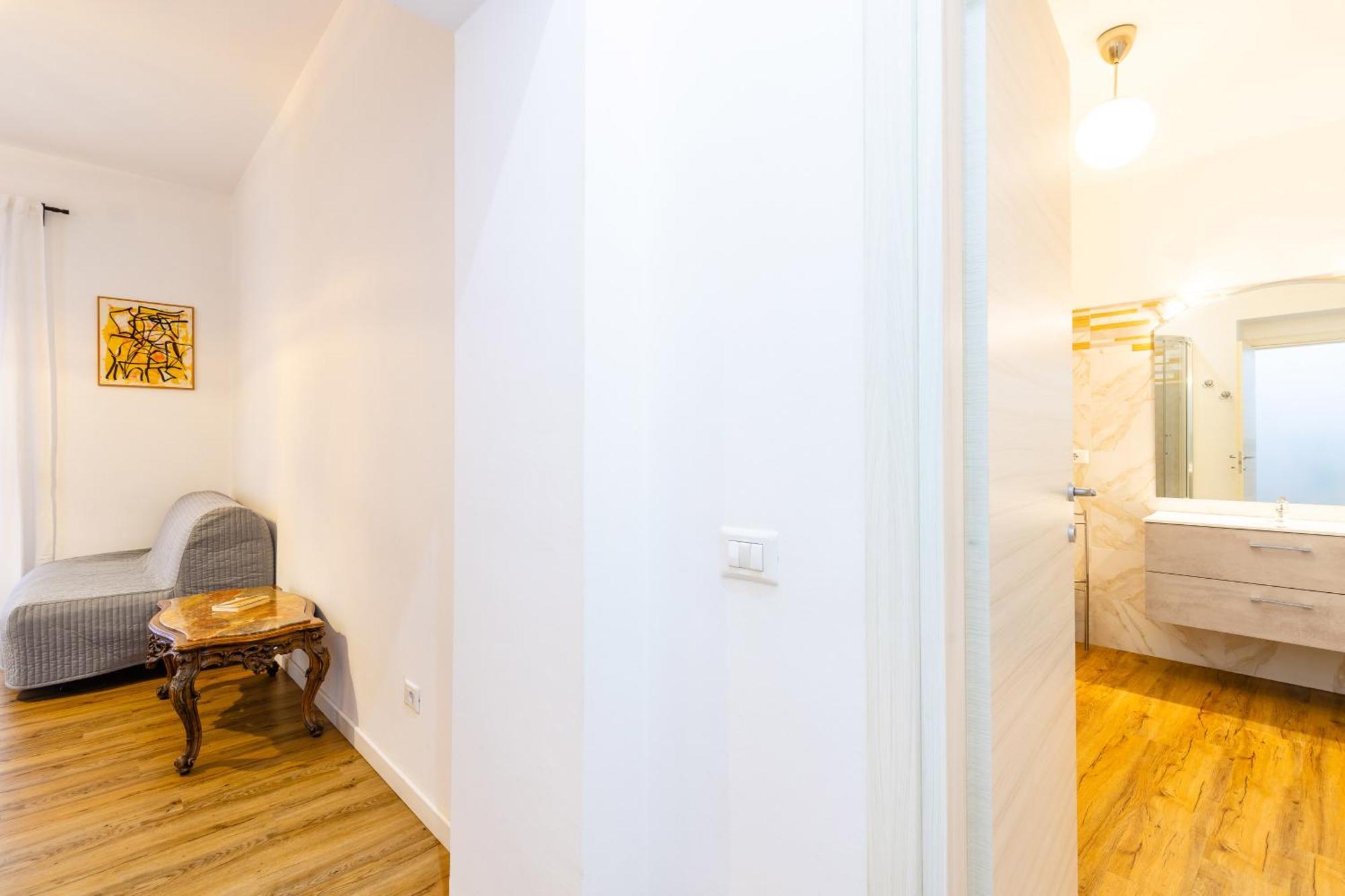 Barrio 133 - Double Bedroom In Center By Napoliapartments 외부 사진